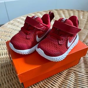 Nike Revolutions 5 baby shoes